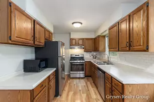 2034 Acton Rd NW, Grand Rapids, MI 49504 - Photo 10