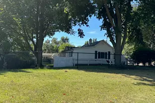 808 Anderson St, Ludington, MI 49431 - Photo 2