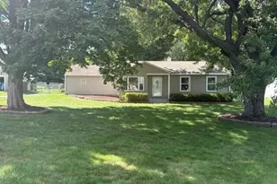 5910 Orchard Ct, Lansing, MI 48911 - Photo 4