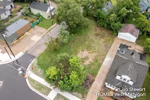 558 E Apple Ave, Muskegon, MI 49442 - Photo 1