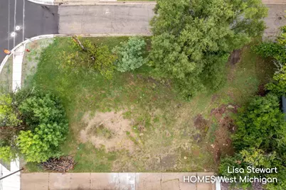 558 E Apple Avenue, Muskegon, MI 49442 - Photo 6