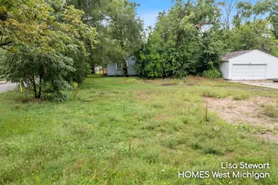 558 E Apple Avenue, Muskegon, MI 49442 - Photo 2