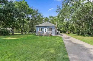 1982 Fairplain Ave, Benton Harbor, MI 49022 - Photo 4