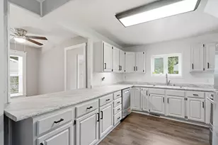 110 N Pearl St, Vicksburg, MI 49097 - Photo 8