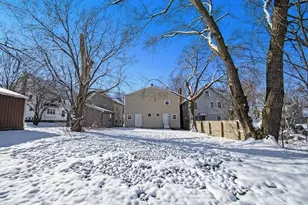 1037 Bement St, Lansing, MI 48912 - Photo 10