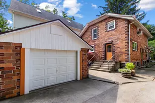 637 5th St, Ann Arbor, MI 48103 - Photo 2