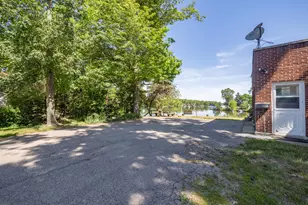 601 N Kalamazoo St, Paw Paw, MI 49079 - Photo 38