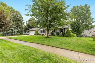 5064 Shinnecock Hills Dr NW, Comstock Park, MI 49321 - Photo 2