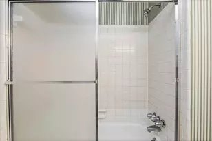 21691 Hidden Rivers Dr N, Southfield, MI 48075 - Photo 32