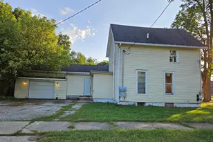 122 Oak St, Dowagiac, MI 49047 - Photo 2