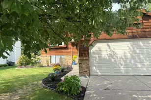 5083 Pillar Creek Ave SE, Kentwood, MI 49508 - Photo 2