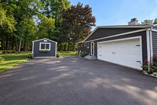 26532 Springfield Dr, Farmington Hills, MI 48334 - Photo 2