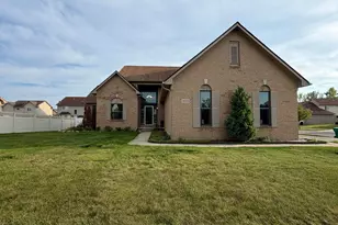 19713 Sexton St, Brownstown, MI 48173 - Photo 2
