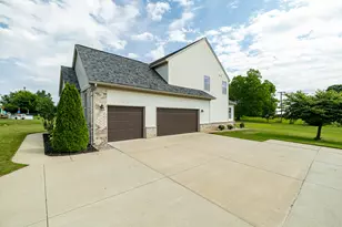 672 Meadow Hill Rd, Saline, MI 48176 - Photo 2