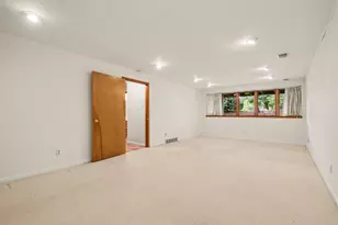 2748 Mulford Dr SE, Grand Rapids, MI 49546 - Photo 30