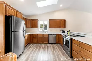 2252 Charles St, Norton Shores, MI 49441 - Photo 8