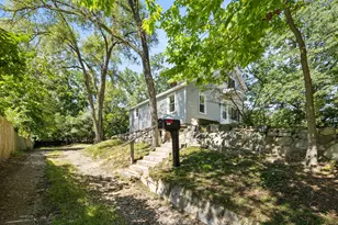 1071 Bristol Ave NW, Grand Rapids, MI 49504 - Photo 2