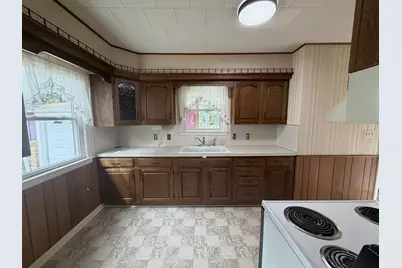 319 E Grant Street, Hastings, MI 49058 - Photo 8