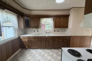 319 E Grant St, Hastings, MI 49058 - Photo 8