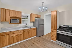 70 Kelley Ave, Battle Creek, MI 49017 - Photo 10