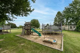 54241 Ridgeview Cir, Paw Paw, MI 49079 - Photo 22