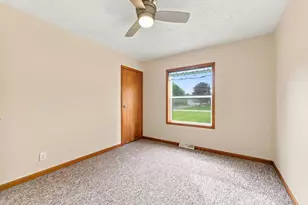 54241 Ridgeview Cir, Paw Paw, MI 49079 - Photo 12