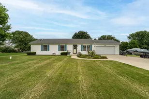 54241 Ridgeview Cir, Paw Paw, MI 49079 - Photo 2