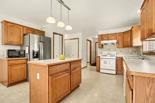 23853 Joey Dr, Brownstown, MI 48134 - Photo 14