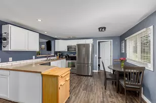 9915 Perry St, Zeeland, MI 49464 - Photo 8