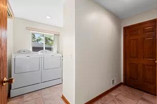 8921 Ardel Dr, Sterling Heights, MI 48314 - Photo 14