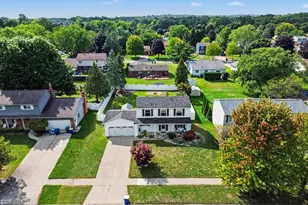 1176 Meadowood Dr, Waterford, MI 48327 - Photo 32