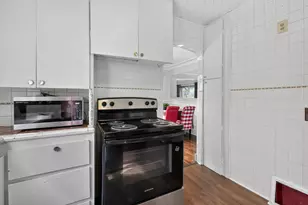 2022 Hampton Rd, Grosse Pointe, MI 48236 - Photo 18