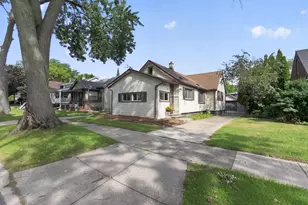 2022 Hampton Rd, Grosse Pointe, MI 48236 - Photo 2