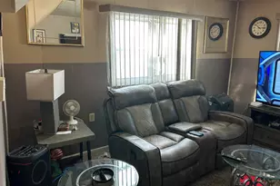 403 Walnut St, Dowagiac, MI 49047 - Photo 4