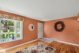43666 Deborah Dr, Sterling Heights, MI 48313 - Photo 2