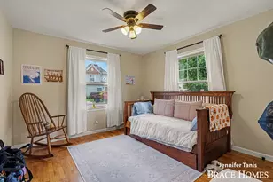 147 E 16th St, Holland, MI 49423 - Photo 8