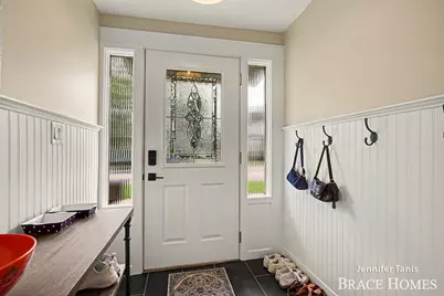 147 E 16th Street, Holland, MI 49423 - Photo 2