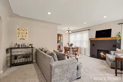 147 E 16th Street, Holland, MI 49423 - Photo 4