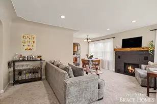 147 E 16th St, Holland, MI 49423 - Photo 4
