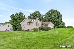 1675 Bramblewood Dr, Dorr, MI 49323 - Photo 4
