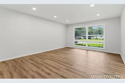 409 W Lakewood Boulevard, Holland, MI 49424 - Photo 4