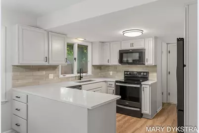 409 W Lakewood Boulevard, Holland, MI 49424 - Photo 2