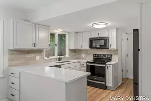409 W Lakewood Blvd, Holland, MI 49424 - Photo 2