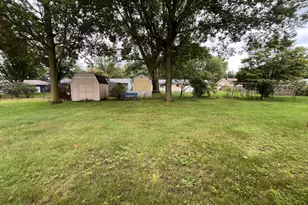 584 Pineview Dr, Holland, MI 49424 - Photo 22