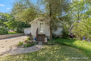 1410 Walnut St NE, Grand Rapids, MI 49503 - Photo 1