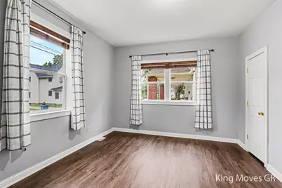 621 Davis Avenue NW, Grand Rapids, MI 49504 - Photo 8