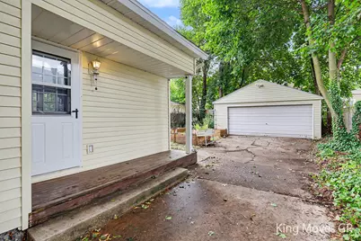 621 Davis Avenue NW, Grand Rapids, MI 49504 - Photo 20