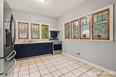 621 Davis Avenue NW, Grand Rapids, MI 49504 - Photo 12