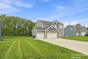 743 Petoskey Stone Dr SW, Byron Center, MI 49315 - Photo 2