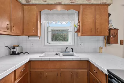 611 Charleston Road, Lansing, MI 48917 - Photo 14